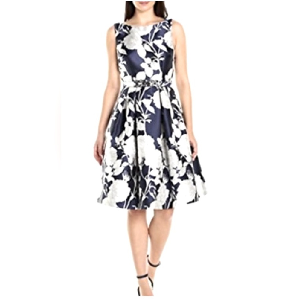 ELIZA J Fit & Flare Dress. Zips in Back. Darts on Front & Back. Gorgeous!!❤️
